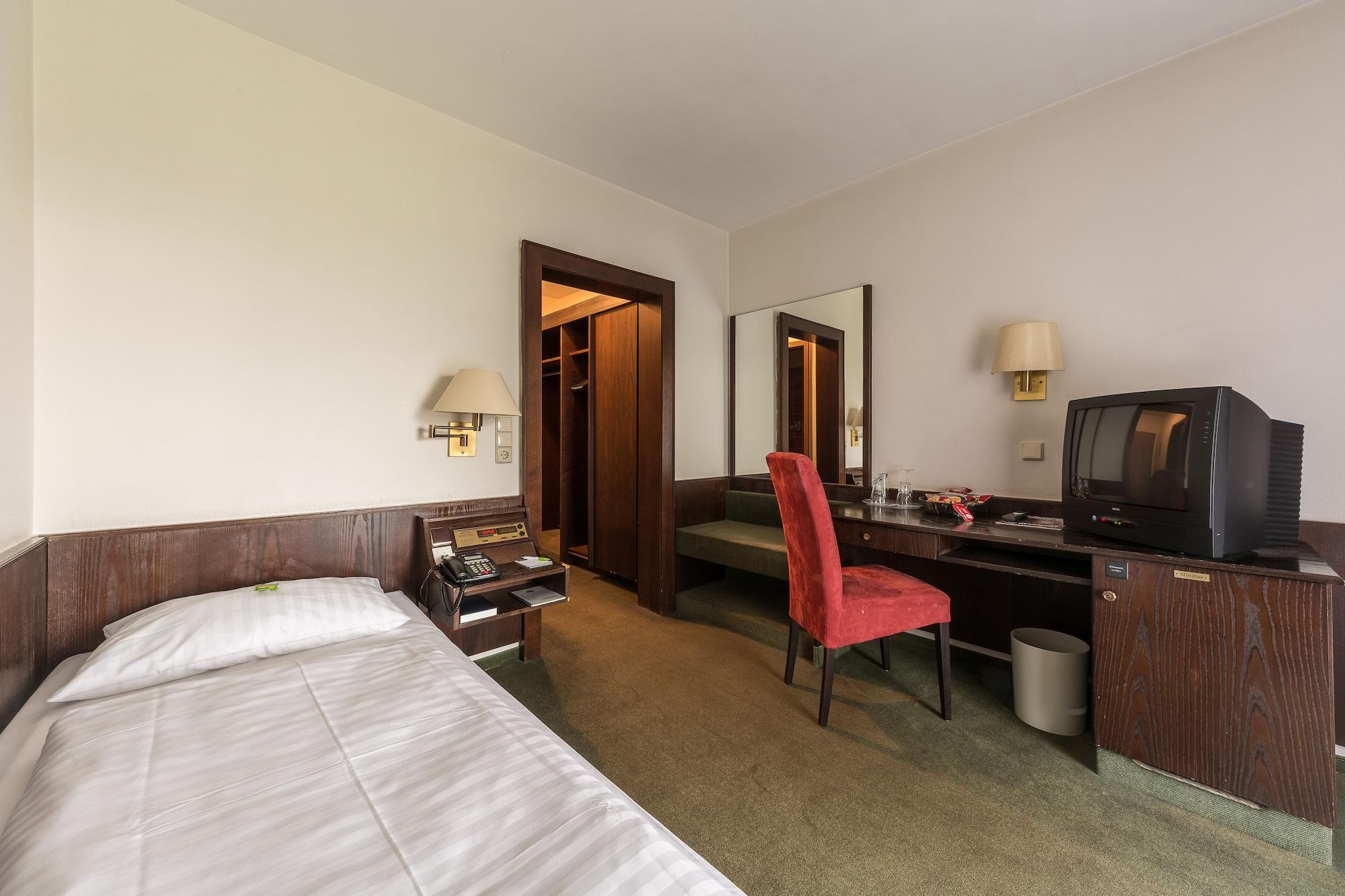 Parkhotel Frankfurt-Roedermark Родгау Экстерьер фото