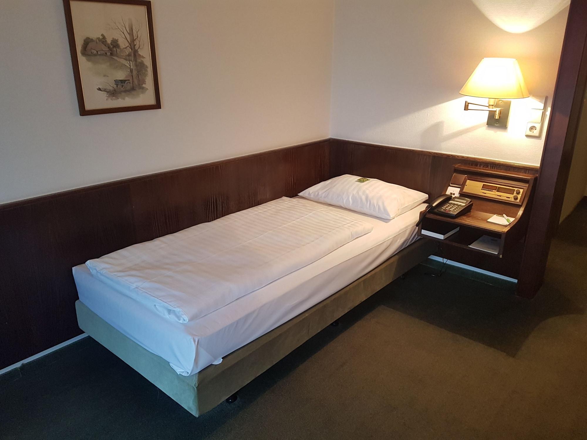 Parkhotel Frankfurt-Roedermark Родгау Экстерьер фото