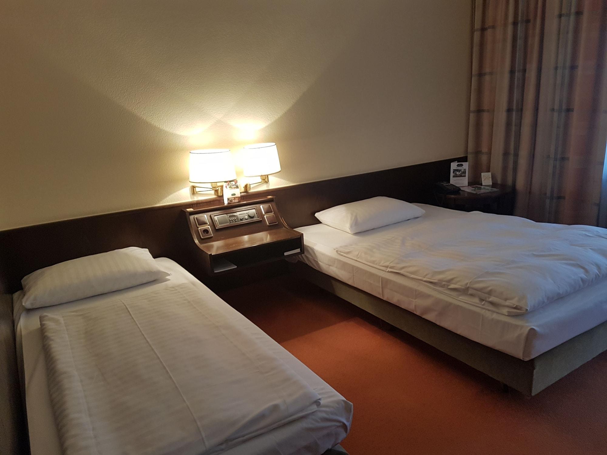 Parkhotel Frankfurt-Roedermark Родгау Экстерьер фото