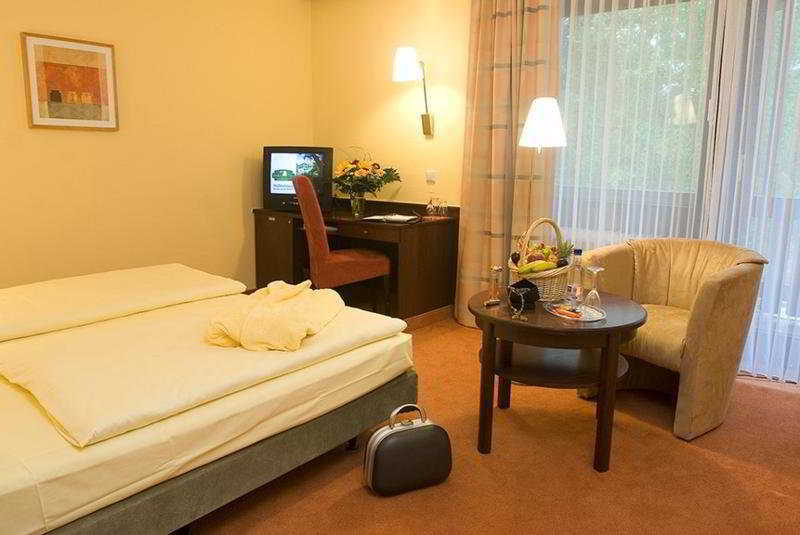 Parkhotel Frankfurt-Roedermark Родгау Экстерьер фото